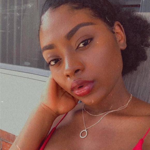 Poshmark profile picture for @yeh
